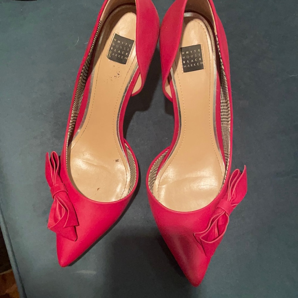 WHBM Beautiful fushia leather pumps
